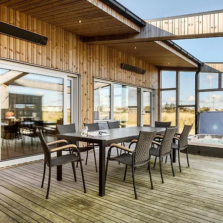 Holiday home 6 Bedroom Cozy In Lokken